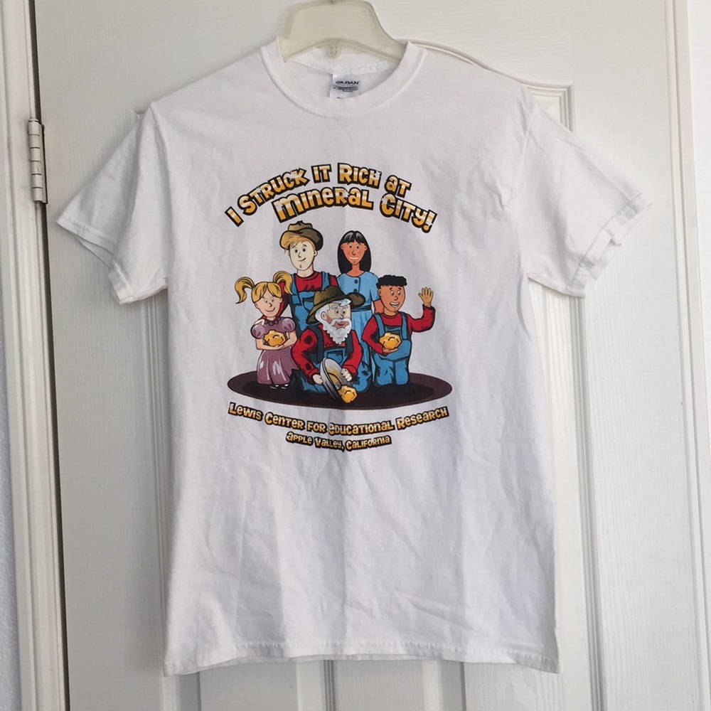 Men's Gildan Graphic T-Shirt - Picture 1 of 4